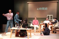 モダンスイマーズ「嗚呼いま、だから愛。」より。（撮影：金子裕美）