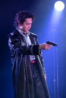 荒木健太朗演じるラリー。