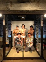 劇団 短距離男道ミサイル「母さん、たぶん俺ら、人間失格だわ」東京公演初日のアフタートークゲスト・中屋敷法仁（前列左）と劇団 短距離男道ミサイルメンバー。