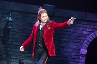 高本学演じるREN。