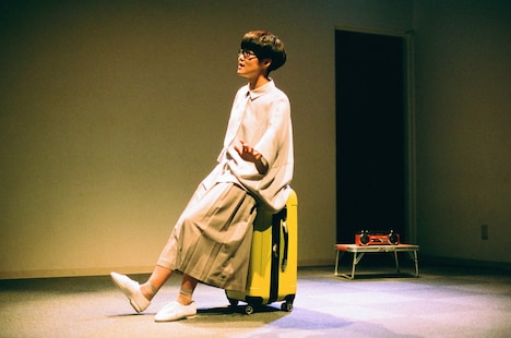 ままごと「ツアー」より。小山薫子。（撮影：石倉来輝）