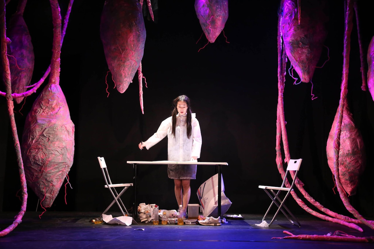 Q「地底妖精」バージョンアップ再演、市原佐都子「やっと、納得の、私なりの」