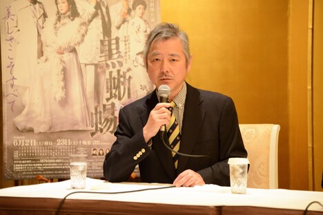 脚色・演出の齋藤雅文。