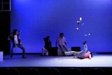 劇団プレステージ 第2回企画公演「僕を狂わす三億円」より。（撮影：洲脇理恵）