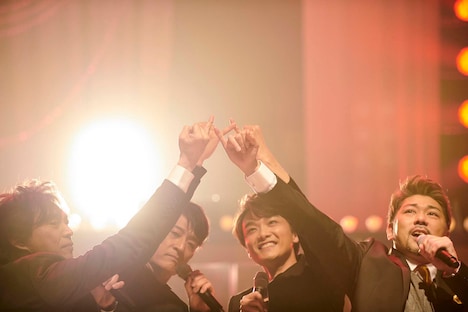 WOWOWプライム「WOWOWオリジナルミュージカルコメディ 福田雄一×井上芳雄『グリーン＆ブラックス』」#13より、左から石井一孝、橋本さとし、井上芳雄、岸祐二。