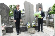 左から北翔海莉、藤山扇治郎。