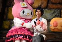 左からマイメロディ、水野祐役の笹森裕貴。