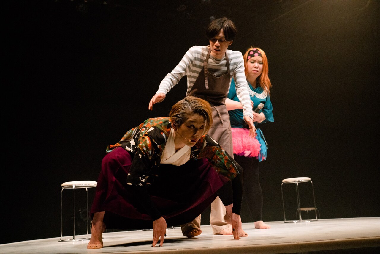 mizhen3年ぶりの新作「溶けない世界と」開幕、愛しく寂しい大人たち描く