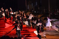 「Opening Show」より。