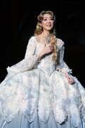 ミュージカル「1789 -バスティーユの恋人たち-」より、凰稀かなめ演じるマリー・アントワネット。