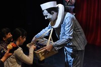 「リチャード三世 ～道化たちの醒めない悪夢～」より。（撮影：平尾正志）