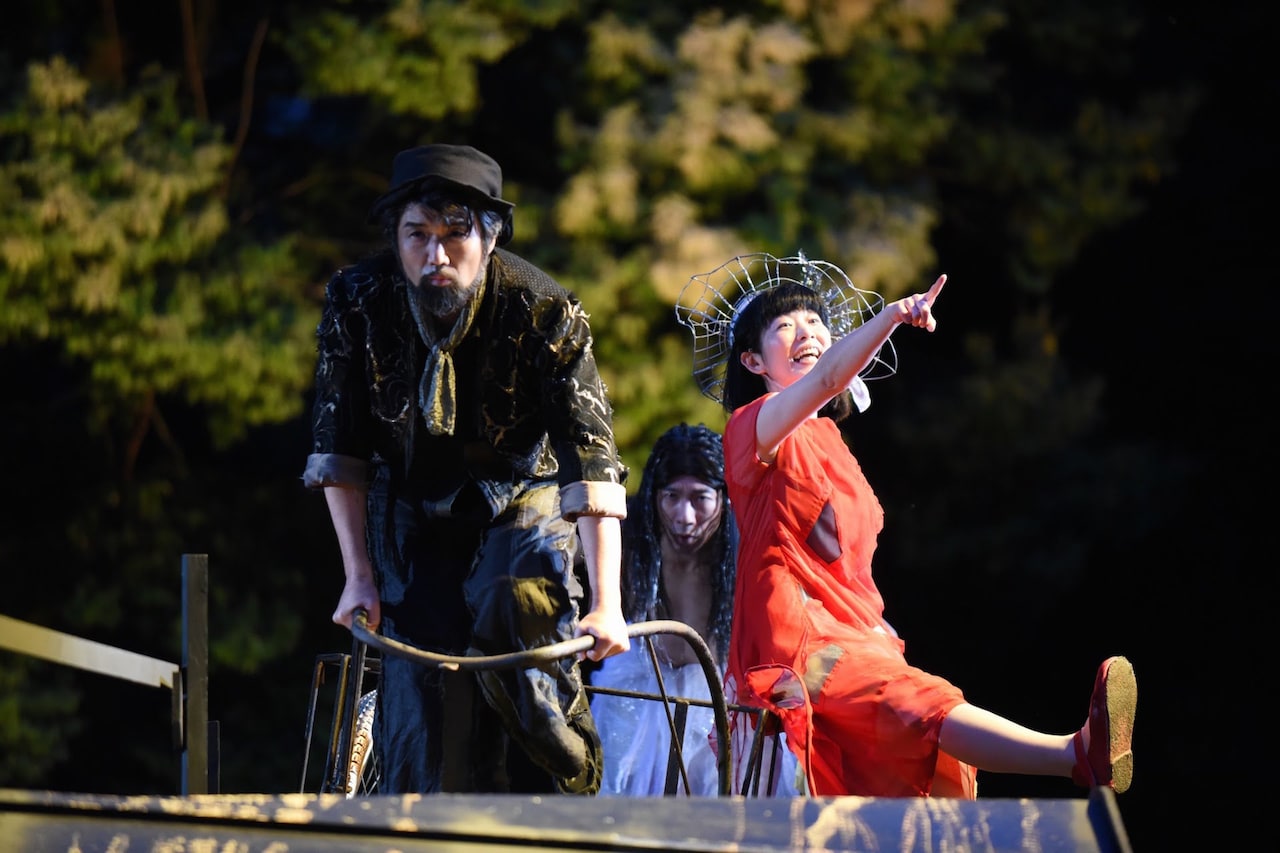 「ふじのくに→せかい演劇祭2018」開幕、新緑の中で演じられる「寿歌」ほか