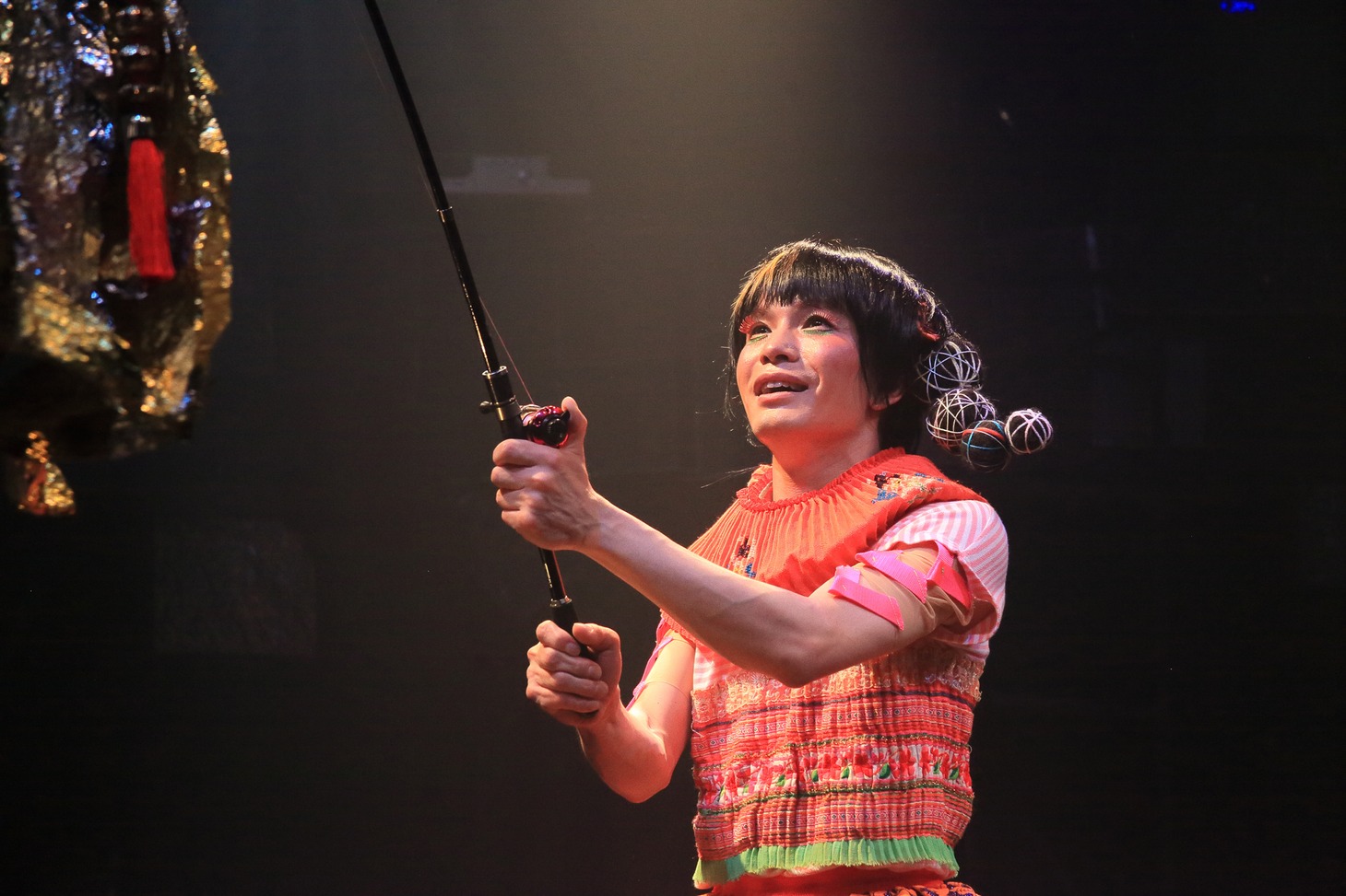 「EPOCH MAN 新作ひとり芝居『Brand new OZAWA mermaid!』」より。（photo by moco）