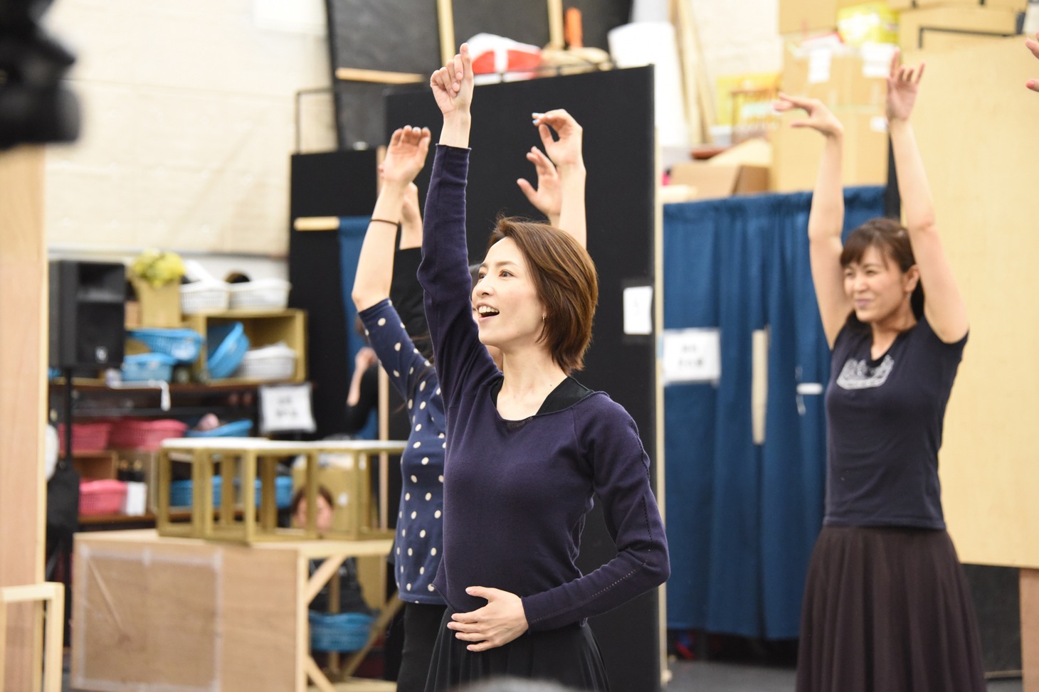 テス・ハーディング役の早霧せいな（中央）。
