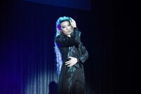 宝塚歌劇月組「ミュージカル『エリザベート―愛と死の輪舞（ロンド）―』」制作発表会より、珠城りょう演じるトート。