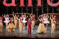 宝塚歌劇花組「レビュー・ファンタスティーク『Sante!!』～最高級ワインをあなたに～」より。