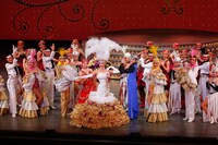 宝塚歌劇花組「レビュー・ファンタスティーク『Sante!!』～最高級ワインをあなたに～」より。