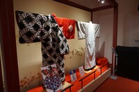 木挽町ホール特別展「平成歌舞伎三十年博」より。スーパー歌舞伎「リュウオー」で三代目市川猿之助（現・市川猿翁）が着用した衣装の実物。(c)松竹