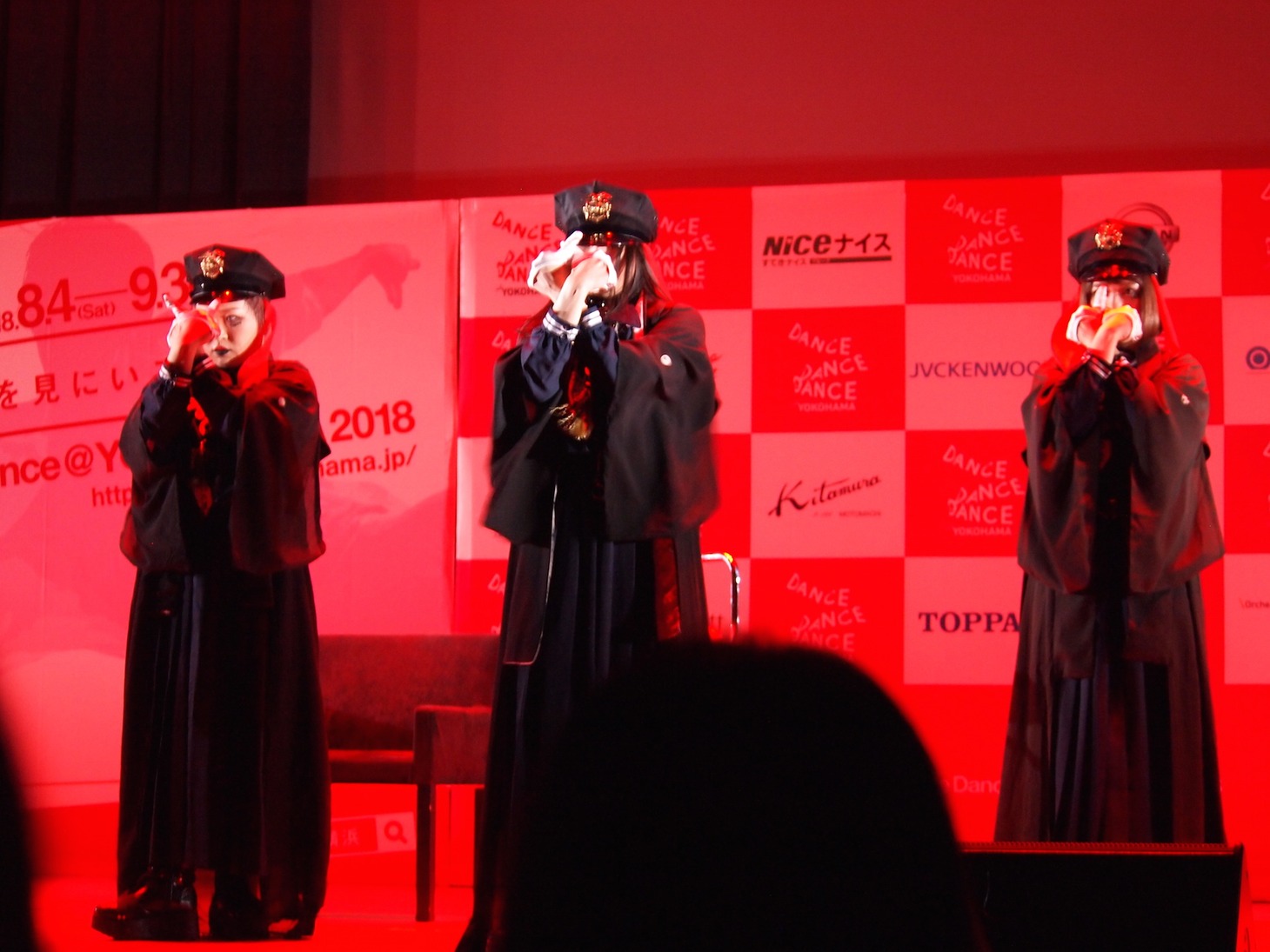 「Dance Dance Dance @ YOKOHAMA 2018」開催概要発表 記者会見での東京ゲゲゲイのパフォーマンスの様子。