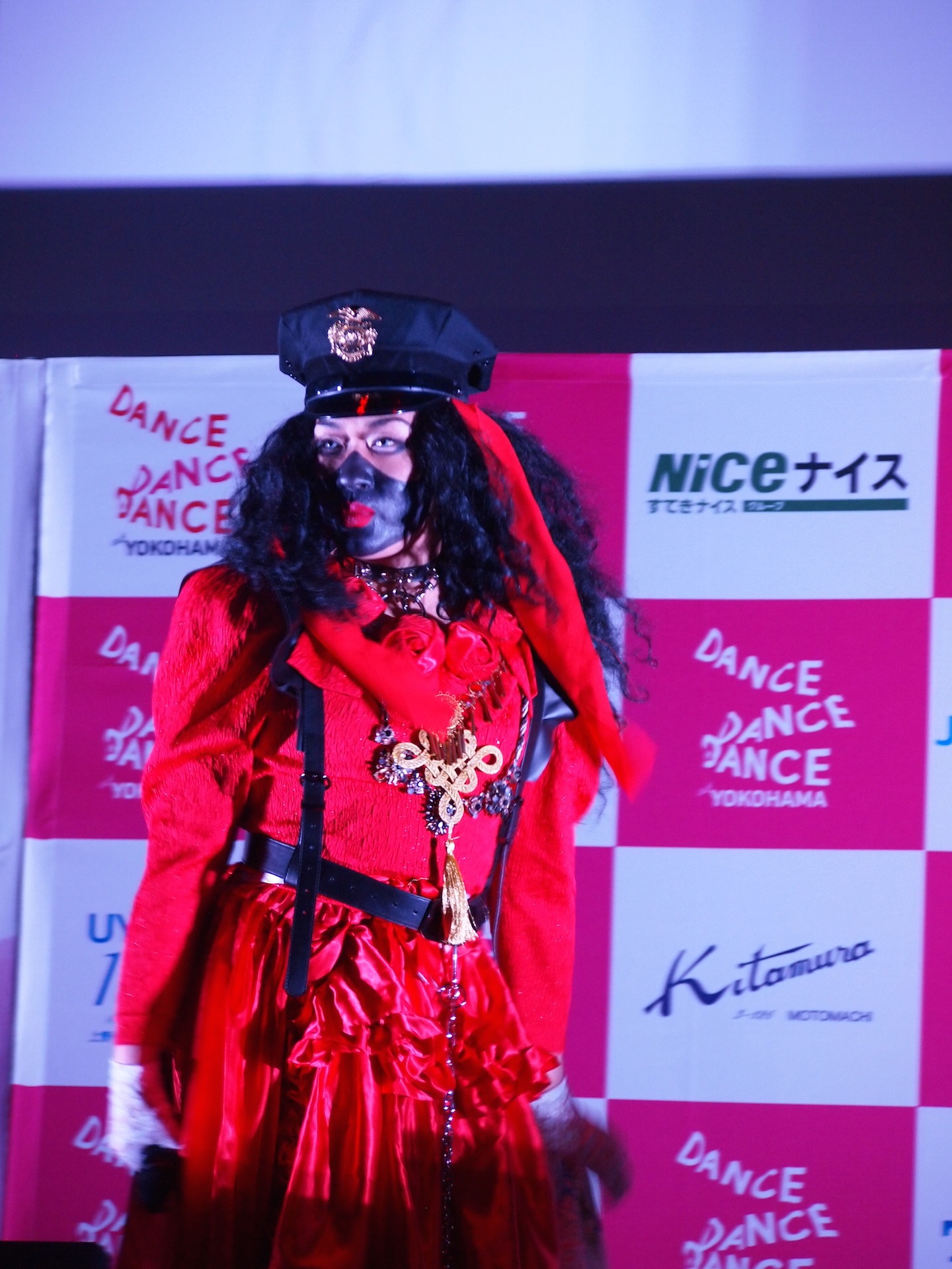 「Dance Dance Dance @ YOKOHAMA 2018」開催概要発表 記者会見での東京ゲゲゲイのパフォーマンスの様子。