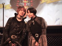 左から浦井健治、長澤まさみ。