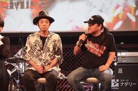 左から宮藤官九郎、いのうえひでのり。