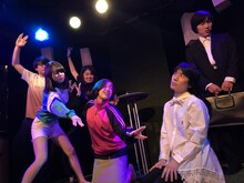 劇団衛星「白くもなく、さほど巨大でもない塔を覗き込む、ガリヴァー」より。