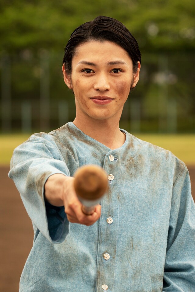 安西慎太郎の扮装写真。