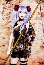 高橋紗妃扮する千華。