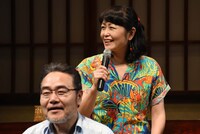 左から岩松了、池津祥子。