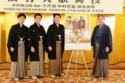 「松竹大歌舞伎」中央コース製作発表より。左から中村福之助、中村橋之助、中村芝翫、中村梅玉。