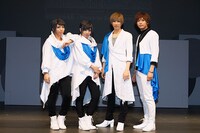 左から久我壱流役の山中翔太、久我壱星役の山中健太、和泉柊羽役の田中稔彦、堀宮英知役の中尾拳也。