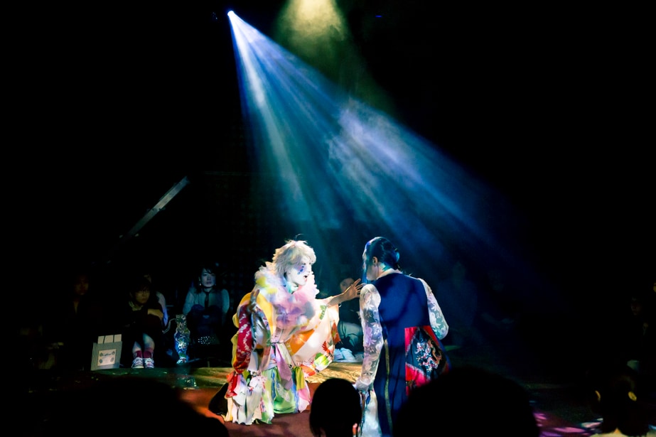 末原拓馬が仕掛ける“細胞が反応する”演出、おぼんろ「キャガプシー」再演