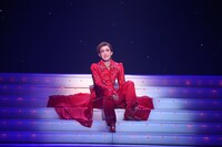 OSK日本歌劇団「レビュー春のおどり」より。