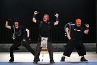 ミュージカル「HEADS UP!」再演より。