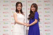 「赤毛のアン」制作記者発表会より。左から美山加恋、さくらまや。