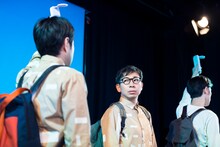 テアトロコントspecial テニスコートのコント「水をたくさん飲んできたので結構」より。（撮影：江藤はんな）