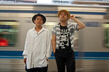 フジオモラル。左から藤尾勘太郎、モラル。