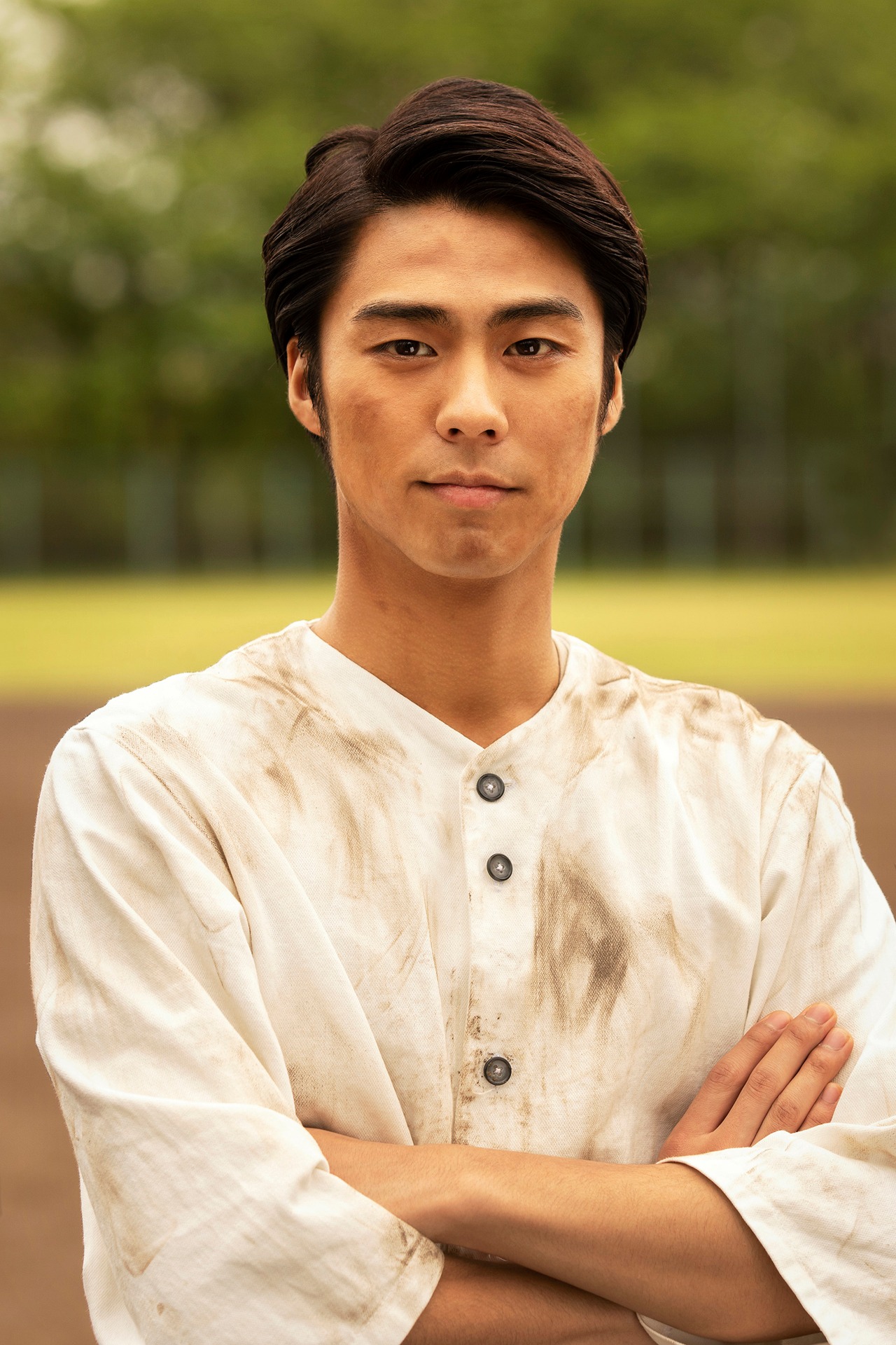小野塚勇人の扮装写真。