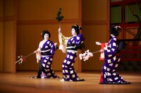 「第94回 東をどり」舞台ざらいの様子。（撮影：公文健太郎）