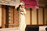 神田沙也加扮するイライザ。