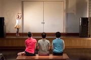 akakilike「家族写真」より。(photo:Yuki Moriya)