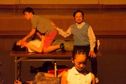 akakilike「家族写真」より。(photo:Yuki Moriya)