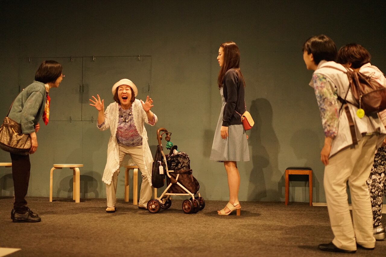 前田司郎が“意地悪で、わがままで、愛情深いお婆ちゃん”描く