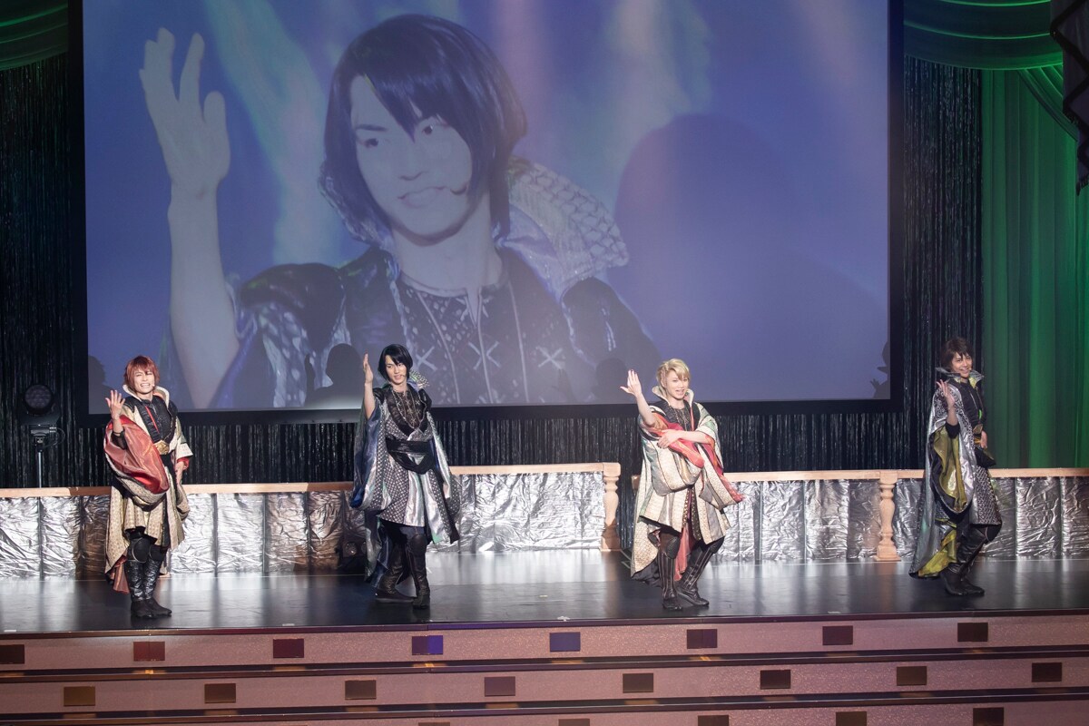 舞台「劇団シャイニング from うたの☆プリンスさまっ♪『SHINING REVUE』」より。