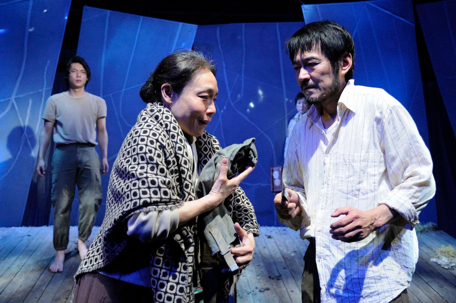 「母が口にした『進歩』その言葉はひどく嘘っぽく響いていた」より。（撮影：原節子）