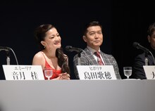 左から島田歌穂、大澄賢也。