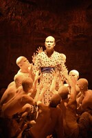 大駱駝艦・舞踏公演 田村一行「みだらな蛙」より。（撮影：熊谷直子）