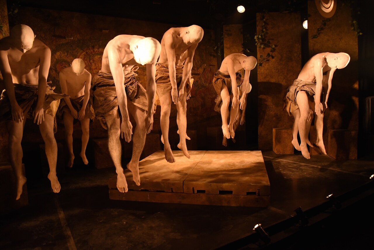 「みだらな蛙」開幕、大駱駝艦・田村一行「私達と太古の冥界に迷い込んで」