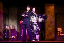 新派130年 六月花形新派公演「黒蜥蜴―全美版―」より。左から喜多村緑郎演じる明智小五郎、河合雪之丞演じる黒蜥蜴。